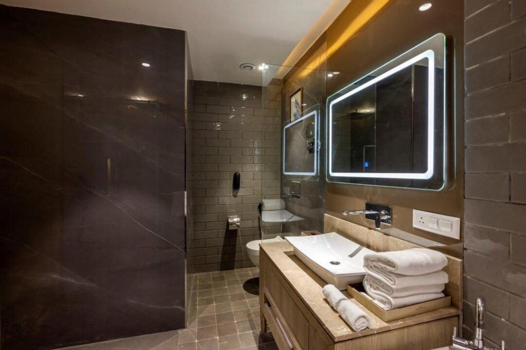 Junior Suite, King Bed, Living Area, Kitchen, Sarovar Portico Morbi 2/2