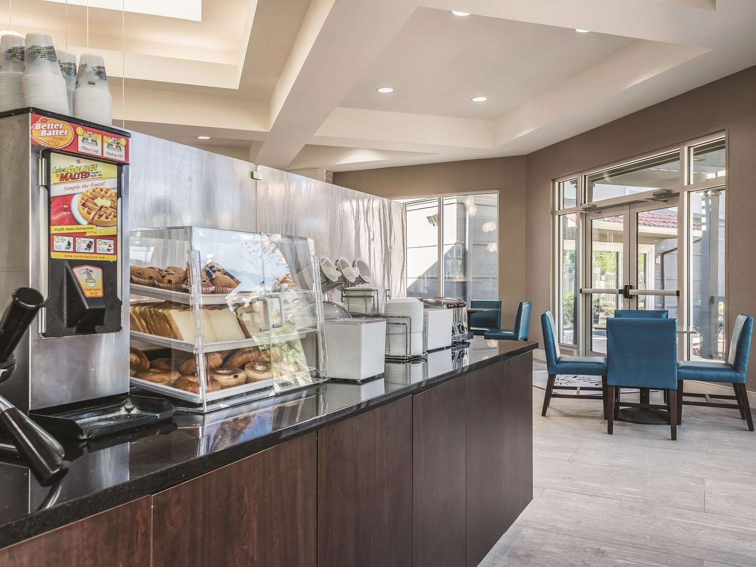 La Quinta Inn & Suites by Wyndham Orlando Lake Mary 17/20