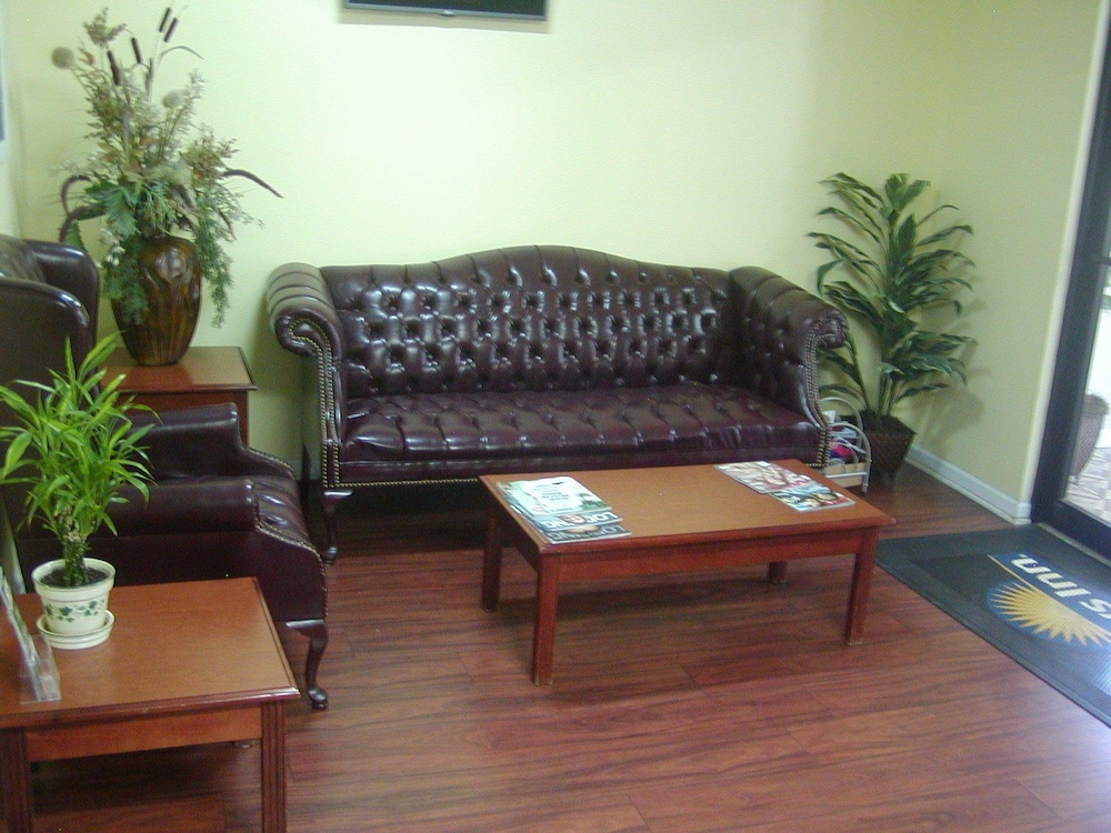 Days Inn by Wyndham Marietta White Water 13/21