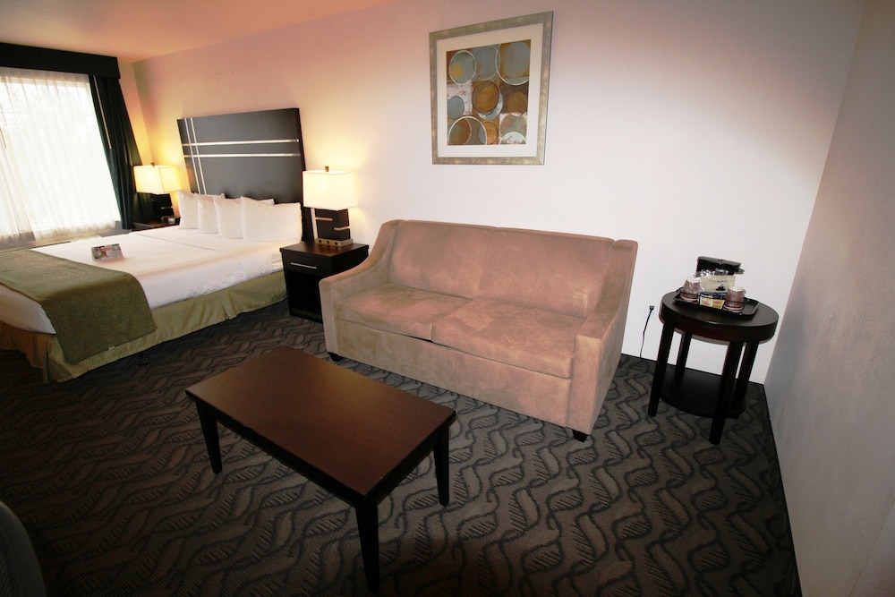Quality Inn and Suites Airport West 26/57