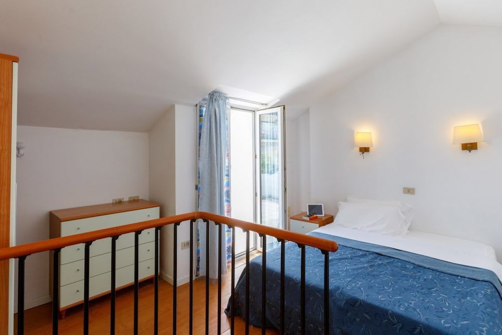 Hotel Royal 9/50