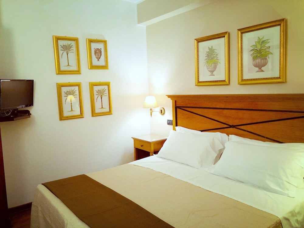 Florio Opera Hotel 19/65