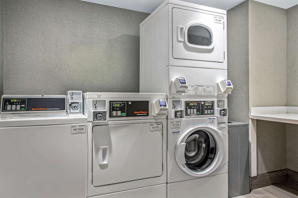 La Quinta Inn & Suites by Wyndham San Francisco Airport N 23/23