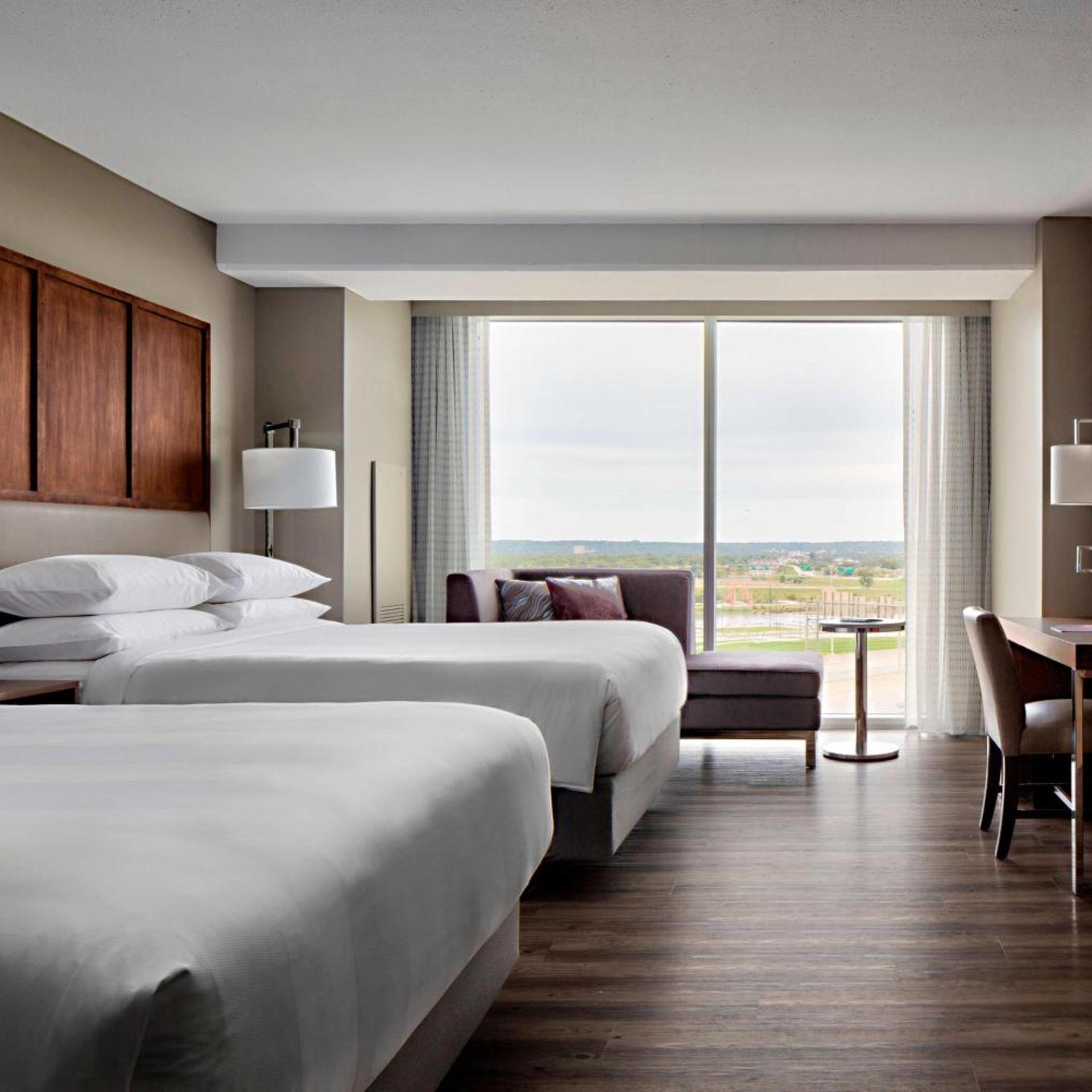 Room, 2 Queen Beds, City View