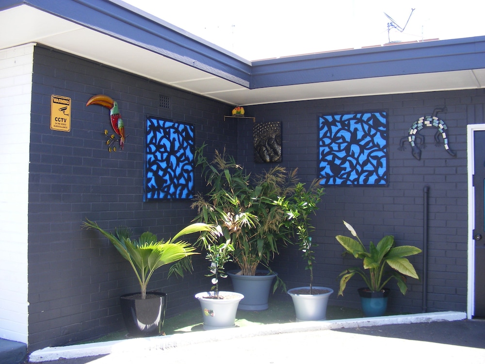 Motel Lodge 4/53
