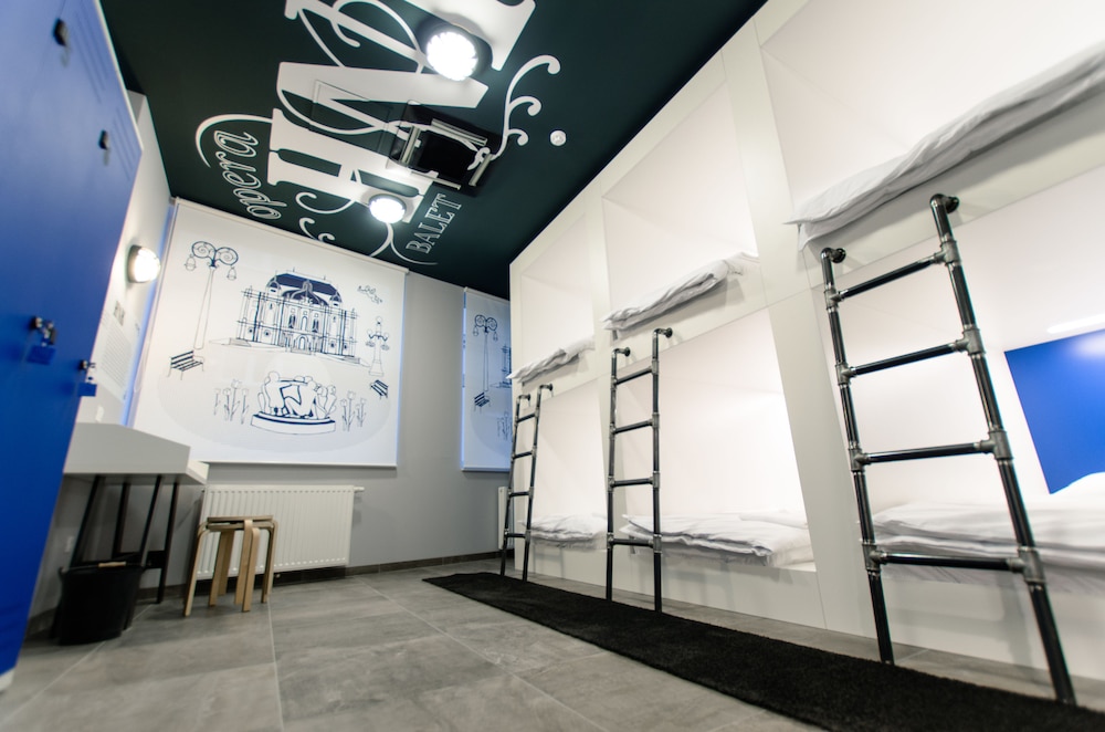 Main Square Hostel 15/40