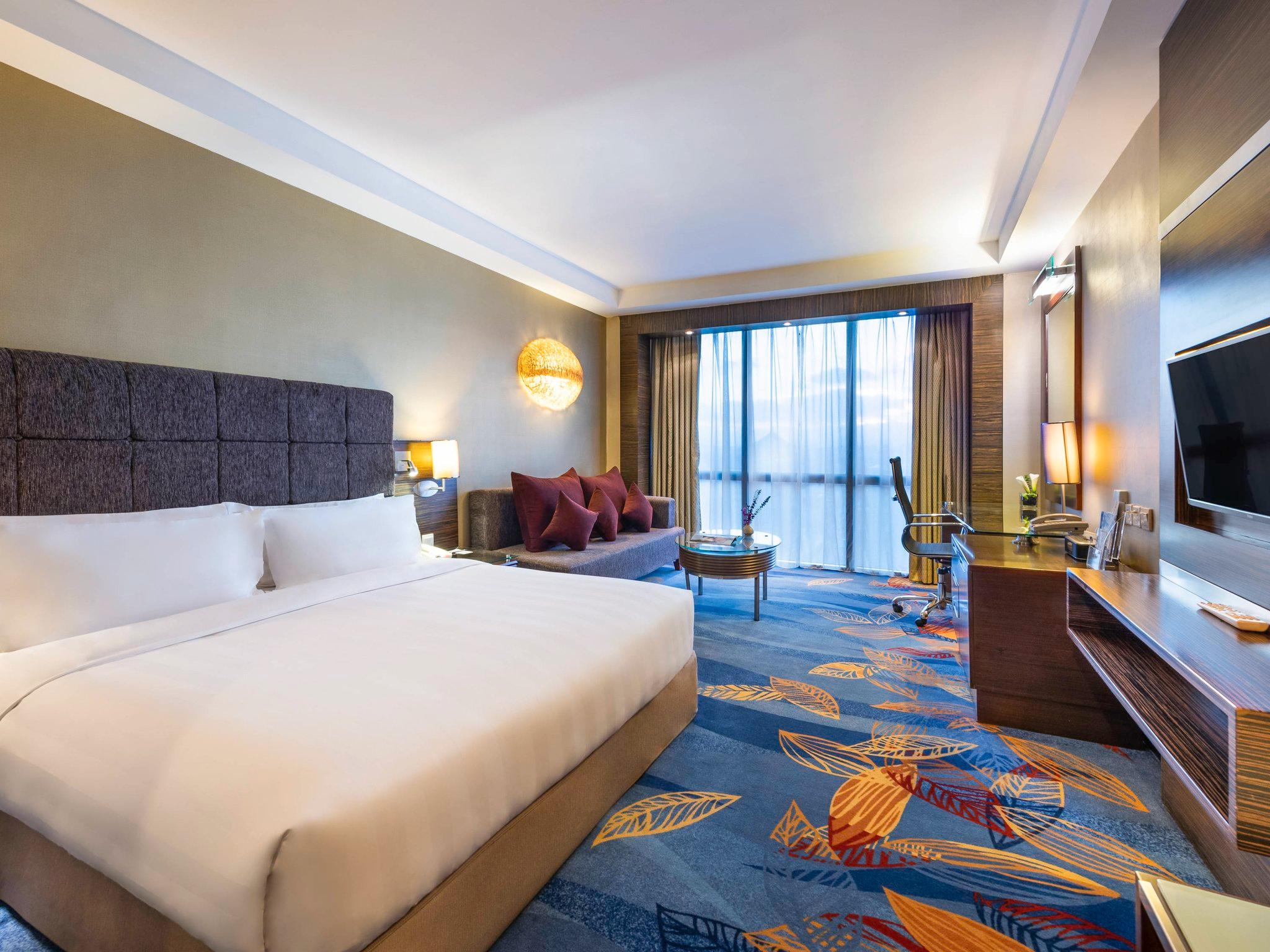 Executive, Premier Floor