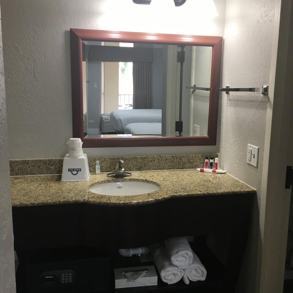 Days Inn by Wyndham Port Charlotte/Punta Gorda 37/50