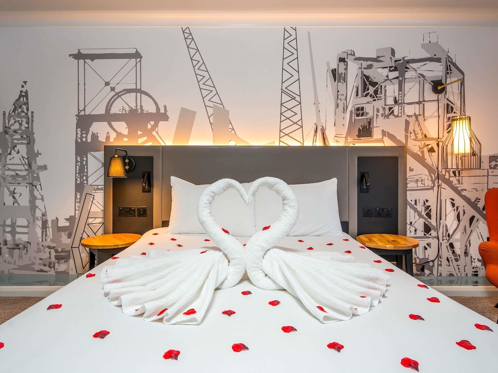 Mercure Cardiff North Hotel 12/50