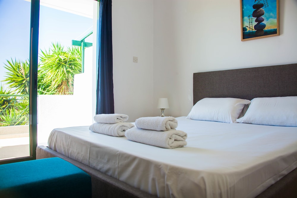 2 Bedrooms, Exclusive, Town House, Double and Twin Beds, Ocean View