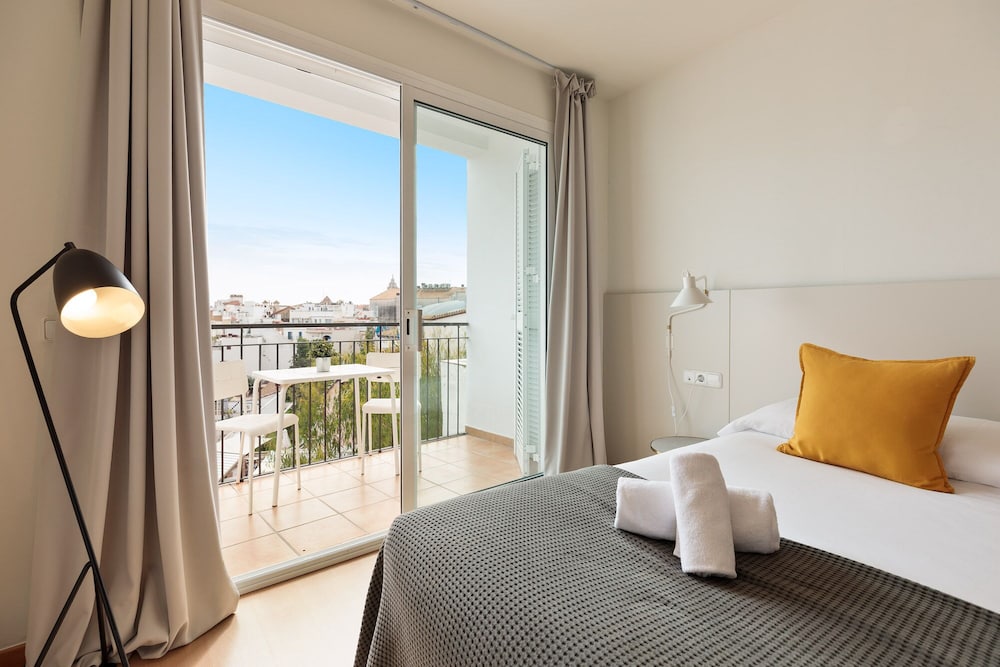 2 BEDROOMS, DUPLEX, TERRACE