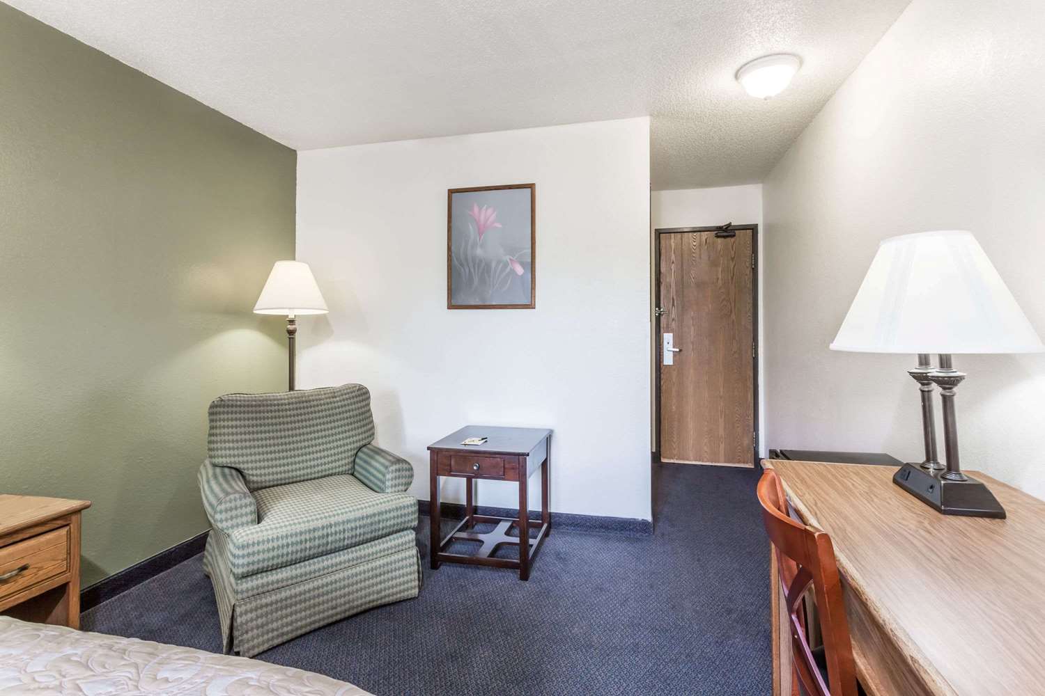 Super 8 By Wyndham Hampton 16/24