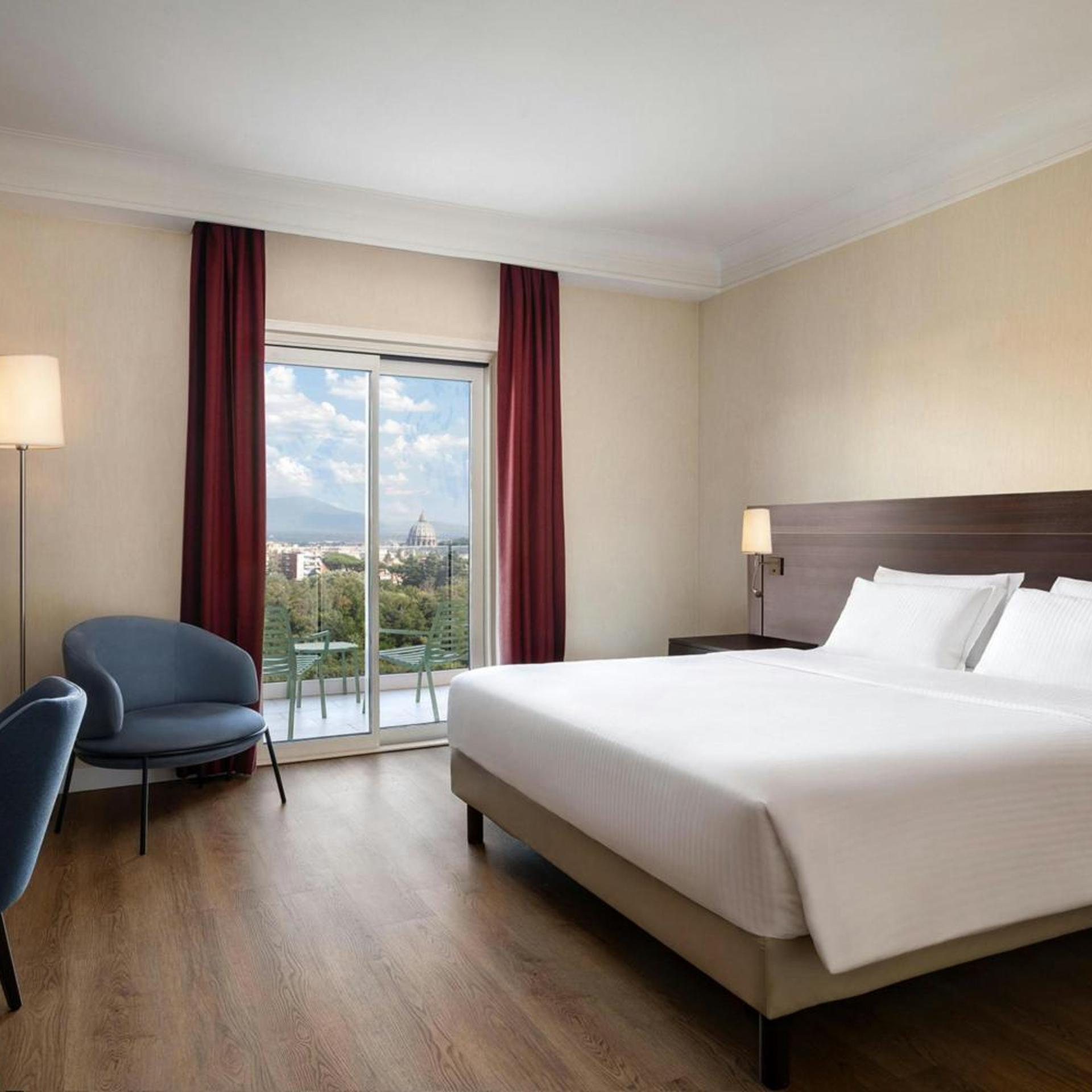 Guest Room, King Bed, Dome View, High Floor
