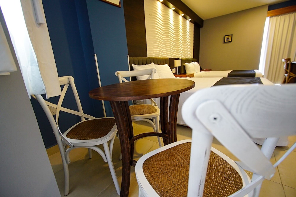 Hotel & Suites Clipperton 30/66