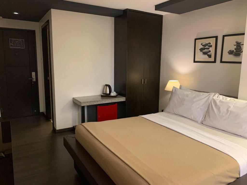 Room at Ritz Astor Hotel, MAKATI