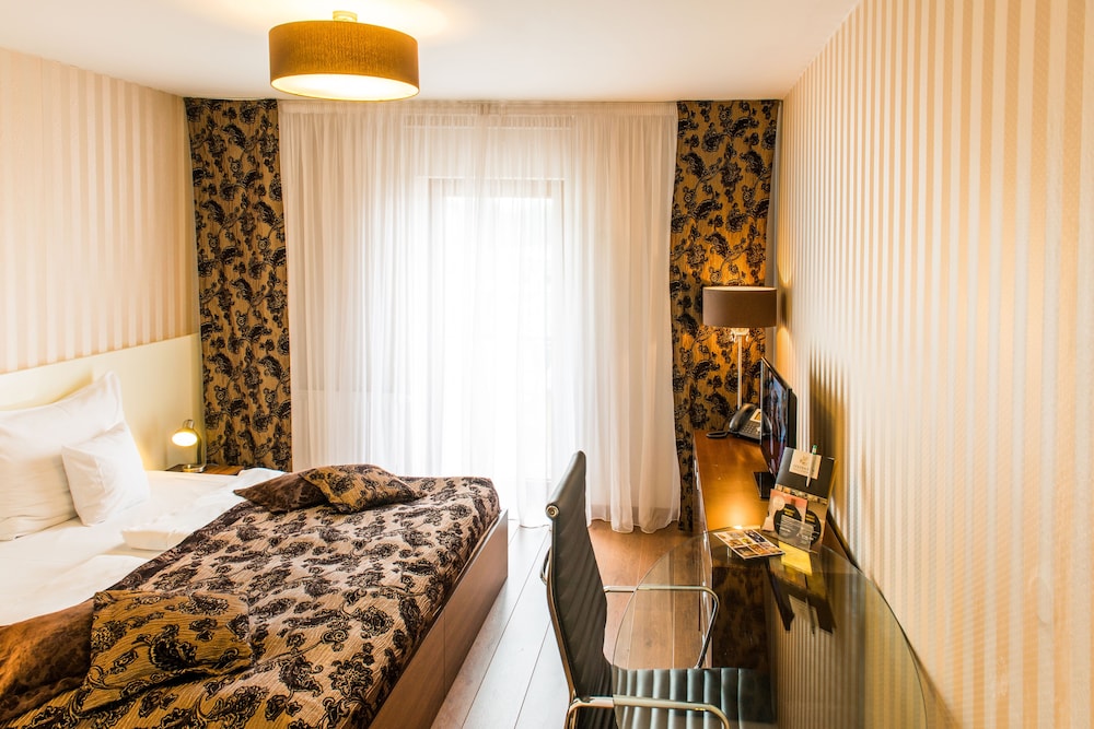 Golden Fish Hotel Apartments 9/31