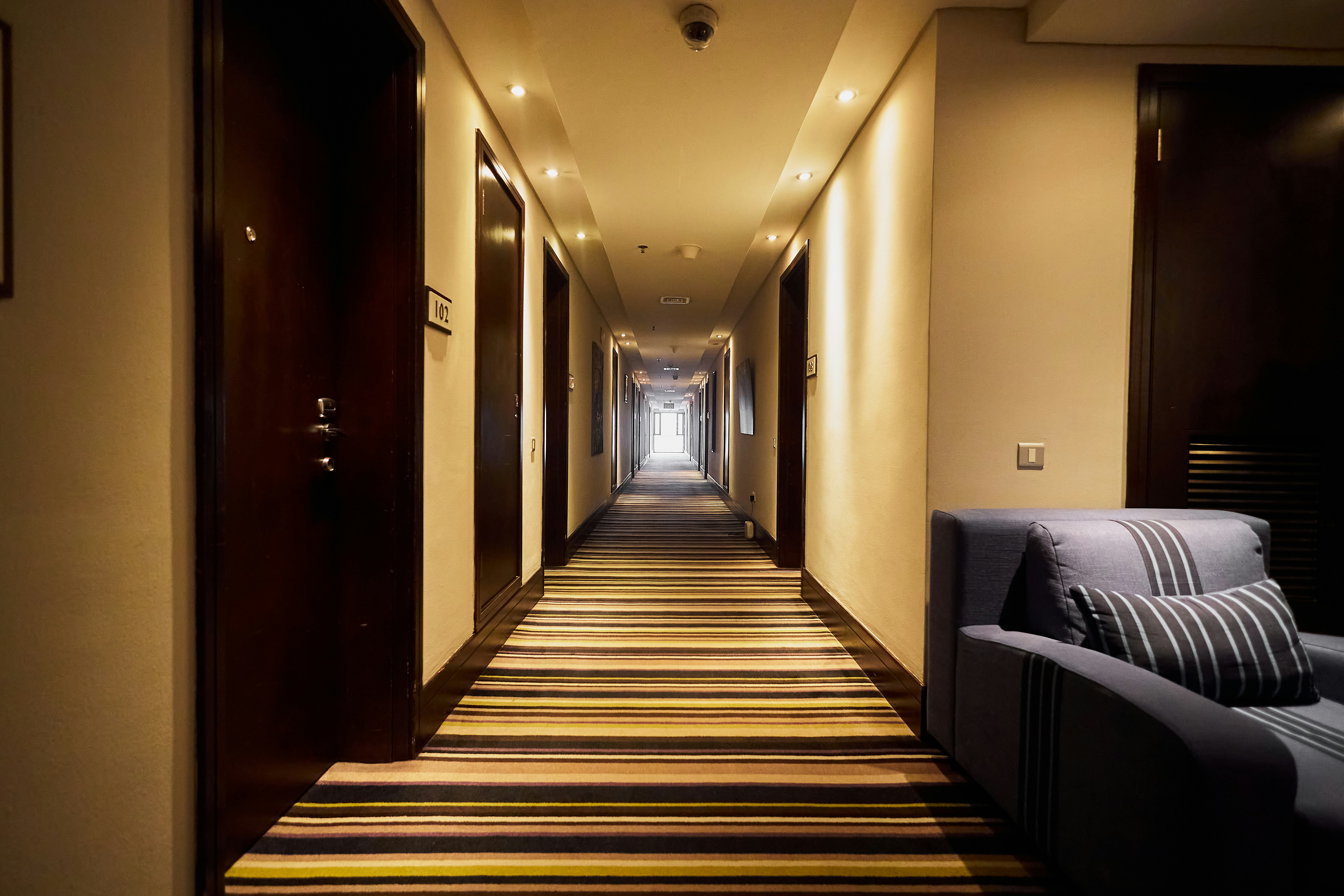 EXECUTIVE, SUITE