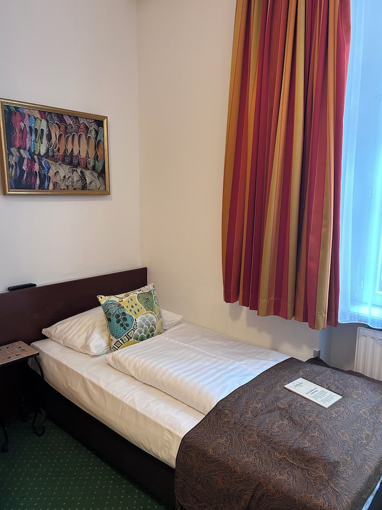 Pension Stadthalle 17/67