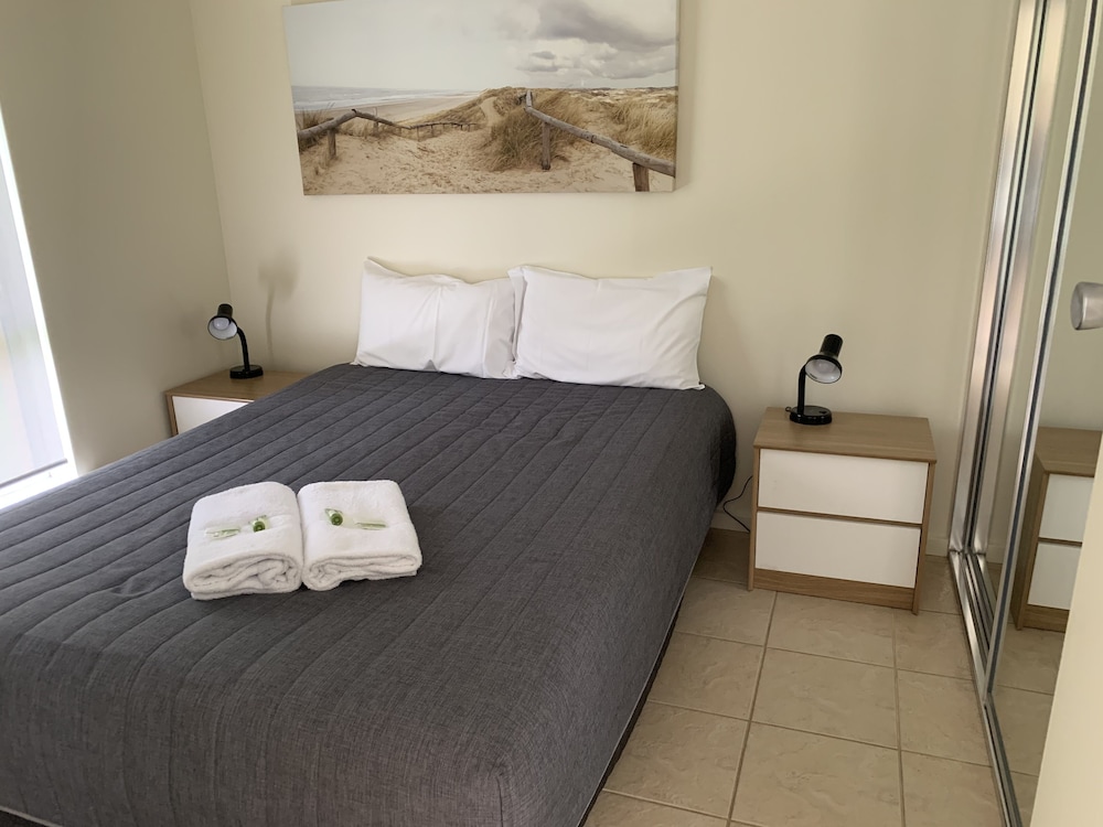 Robetown Motor Inn And Apartments 29/80