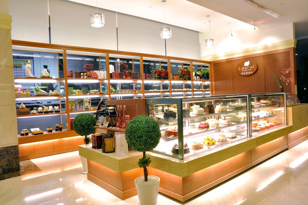 Evergreen Plaza Tainan 12/64