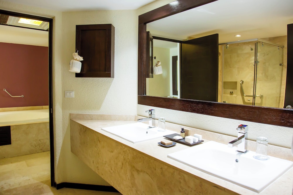 Casa Dorada Los Cabos Resort and Spa 72/73