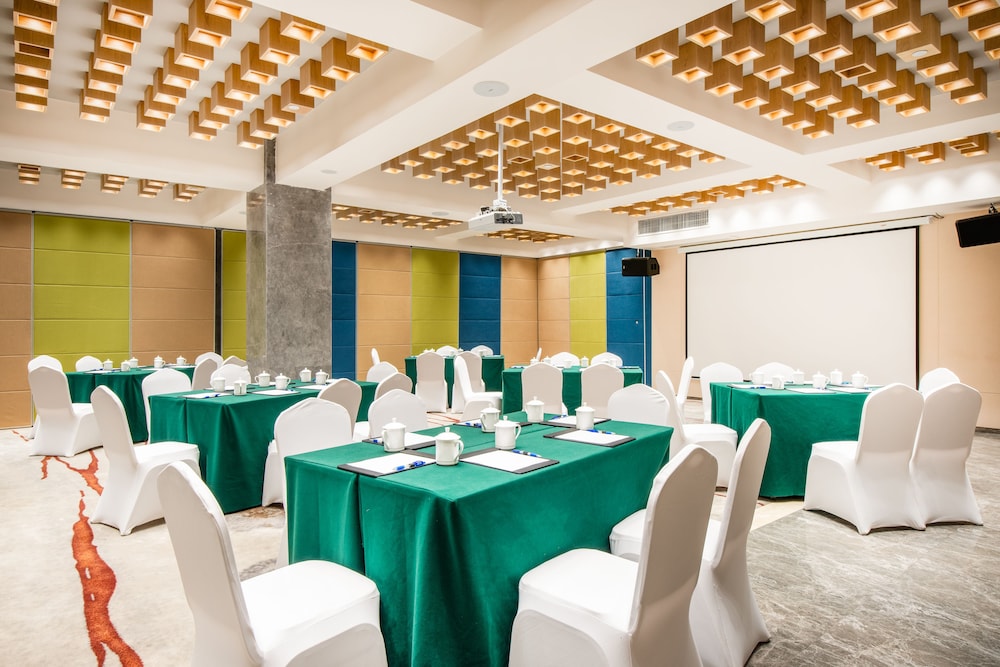 HOLIDAY INN EXPRESS DUJIANGYAN ANCIENT CITY 25/29