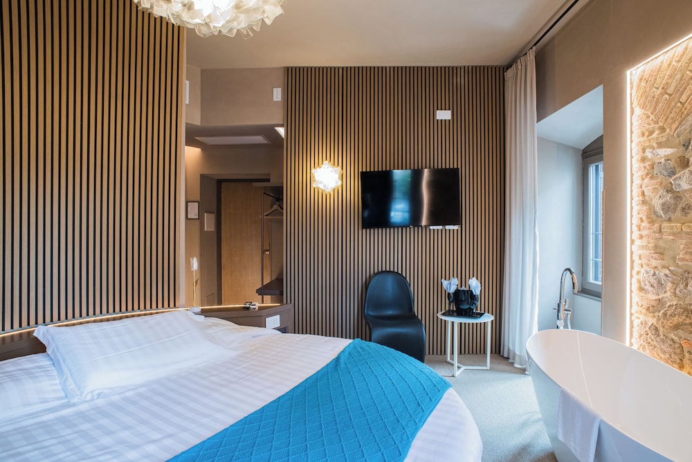 163 Boutique Hotel 6/50