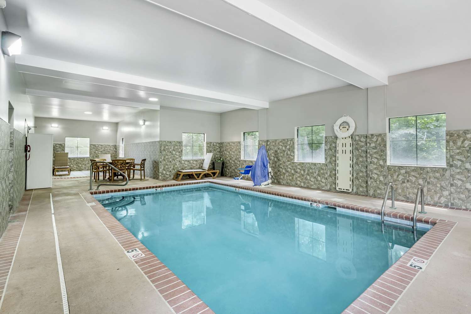 Country Inn & Suites by Radisson, Pickerington, OH 22/47