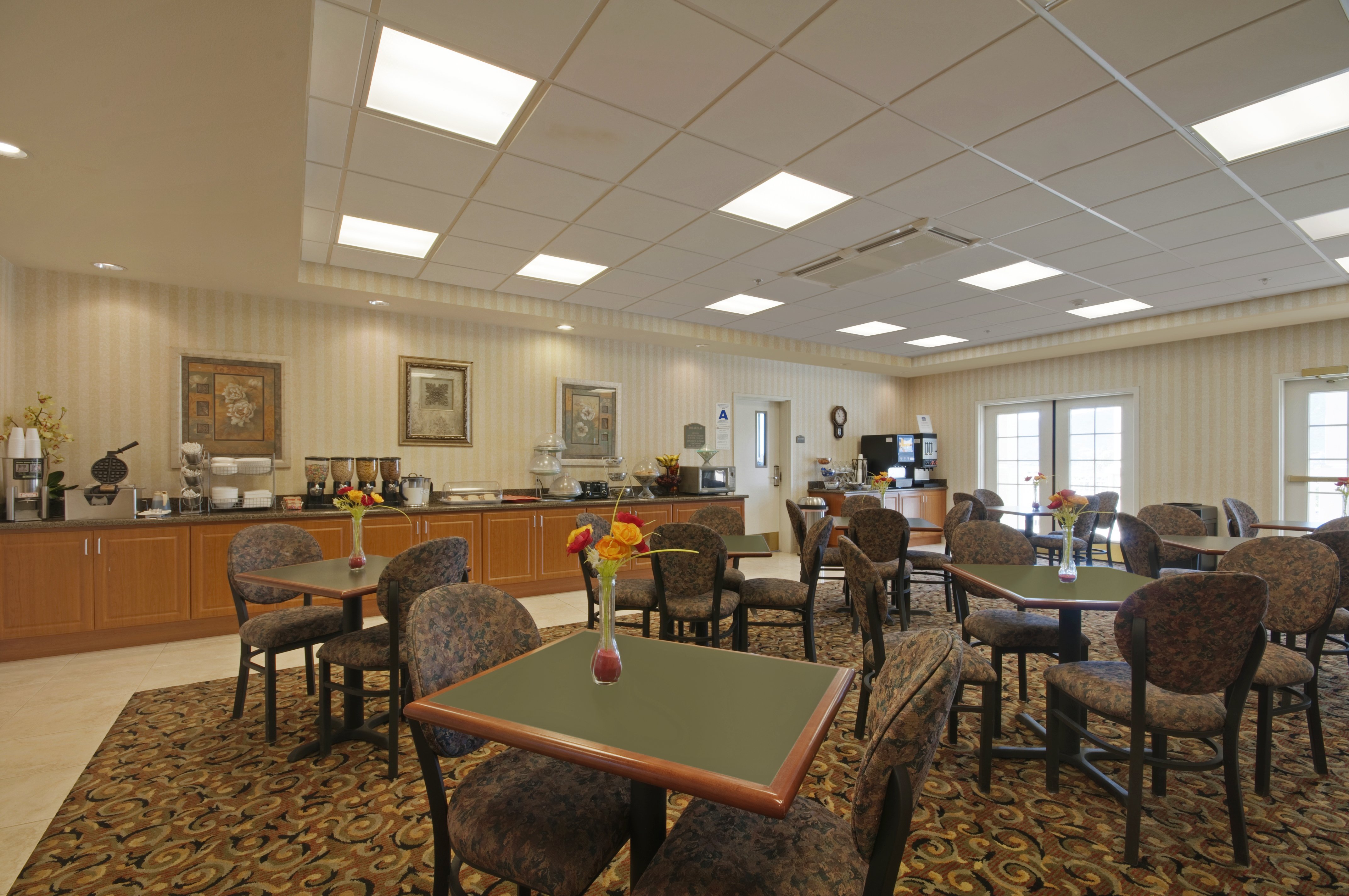 Best Western Plus Lake Elsinore Inn & Suites 37/53
