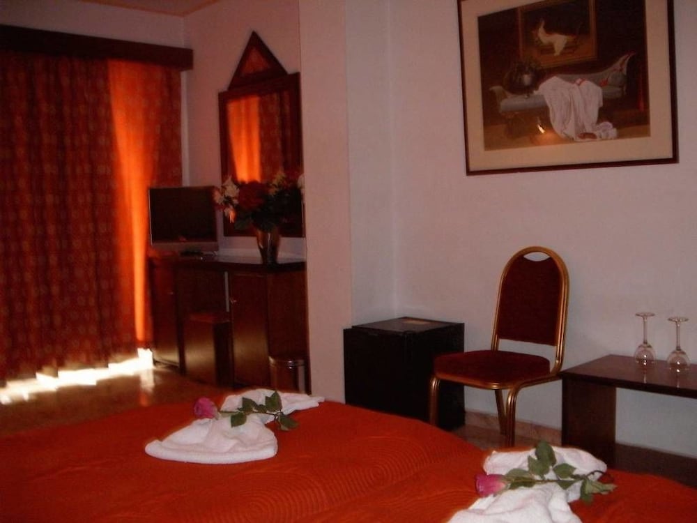 Aiolos Hotel 36/42