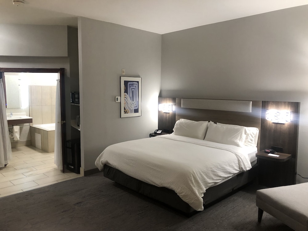 Standard, King Bed, Jetted Tub