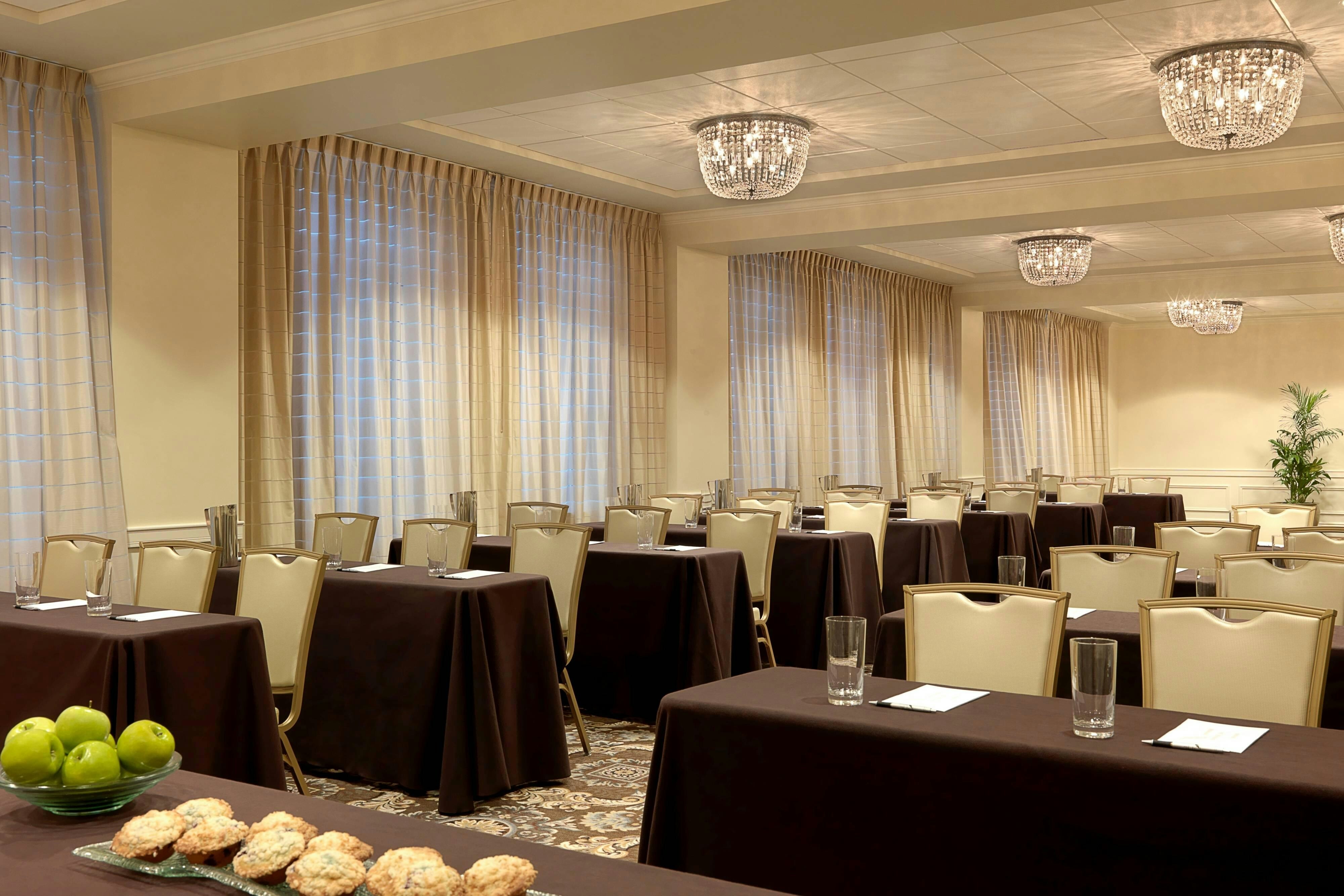 Hotel Blackhawk Autograph Collection 10/11