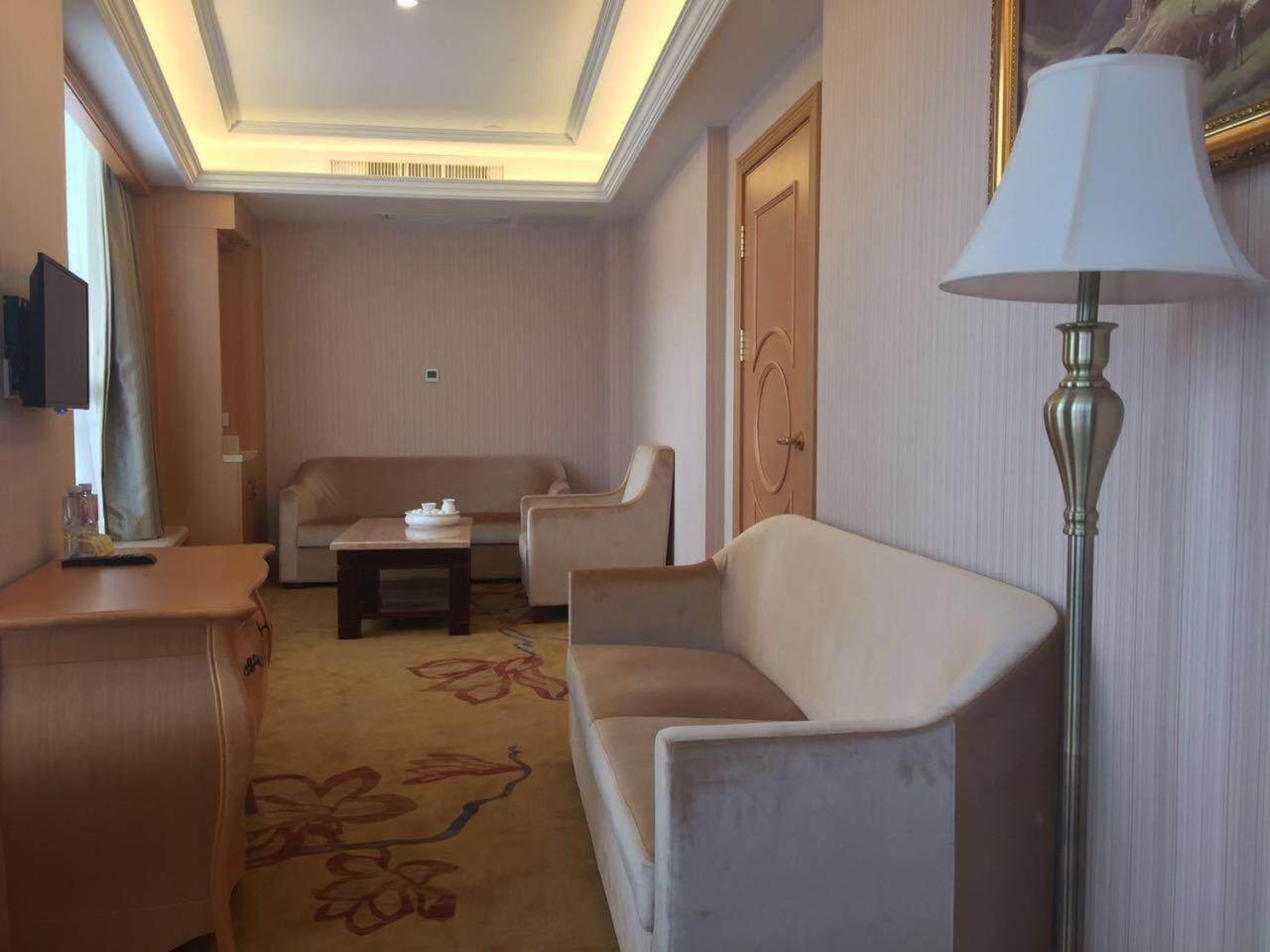 Vienna hotel Shenzhen Xiashuijing Subway Station 23/25