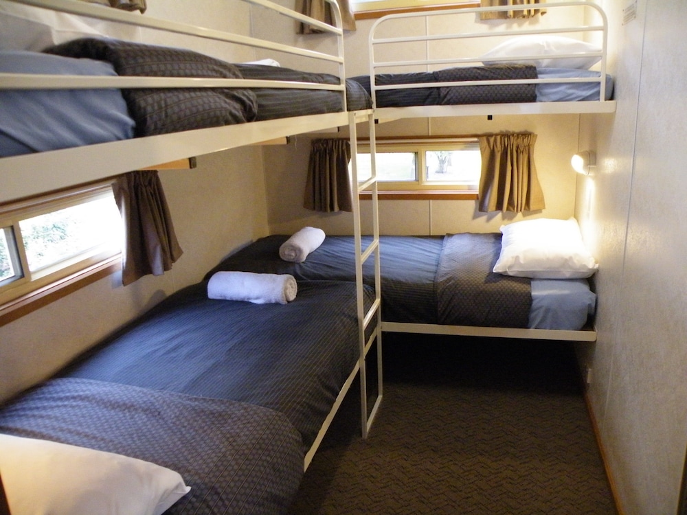LAKE HAMILTON MOTOR VILLAGE AND CARAVAN PARK 13/50