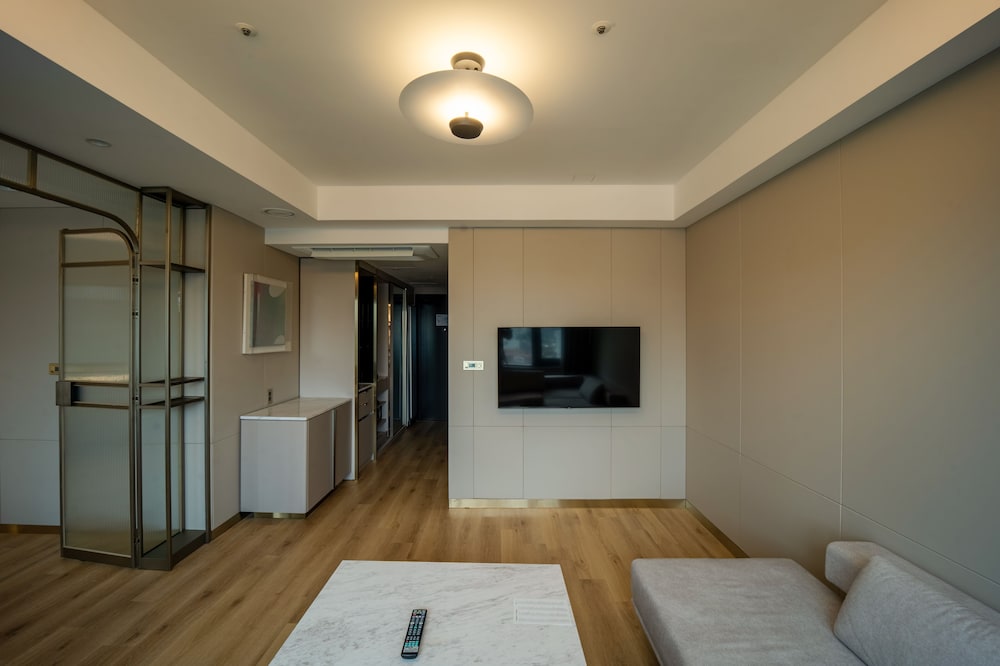 ELIENA Hotel 48/63