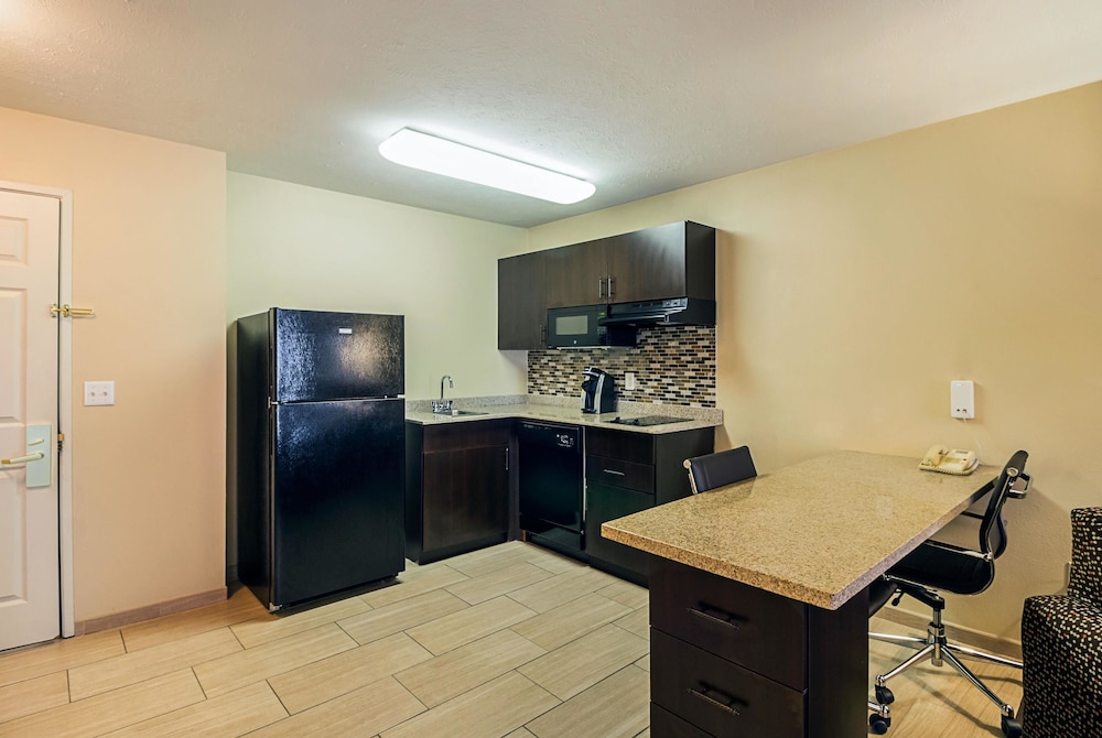 MainStay Suites Fargo - I-94 Medical Center 39/41