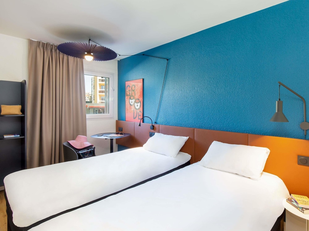 ibis Marseille Timone 12/73