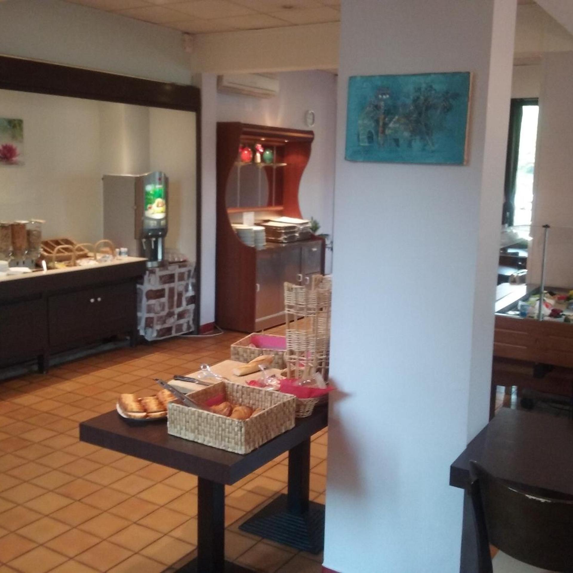 Kyriad Creteil Centre 24/43
