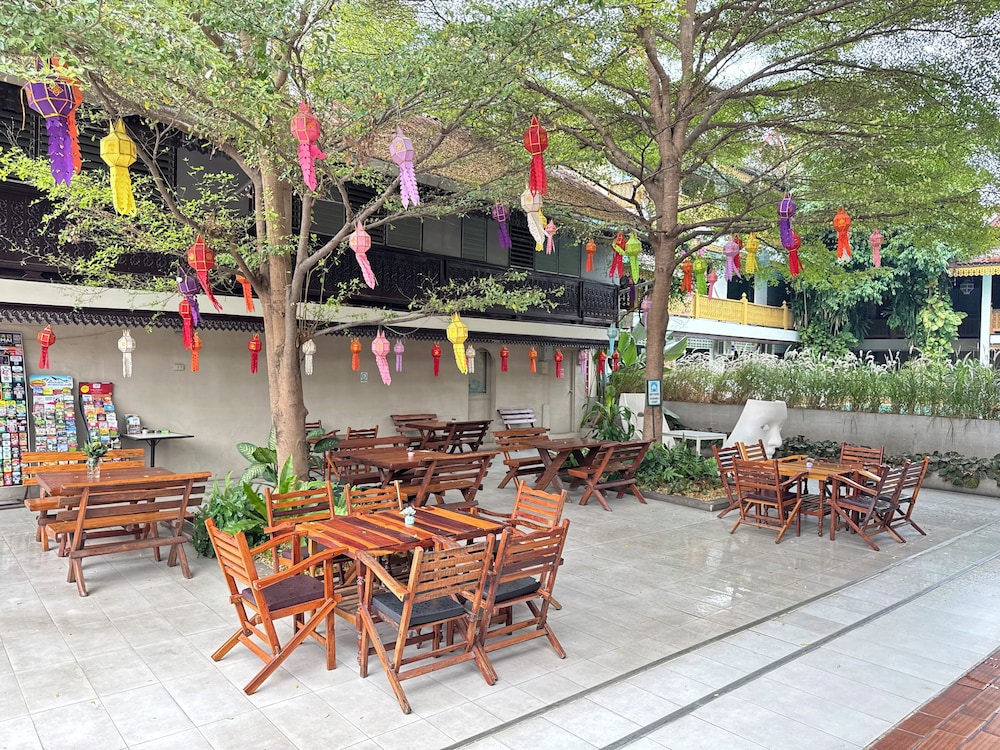 Collection O Khu Mueang near Tha Phae Gate formerly Lai Thai Guesthouse 42/64