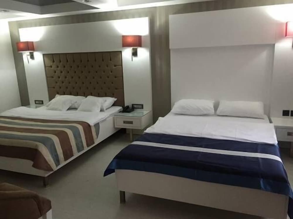 Sahin Hotel 2 12/36