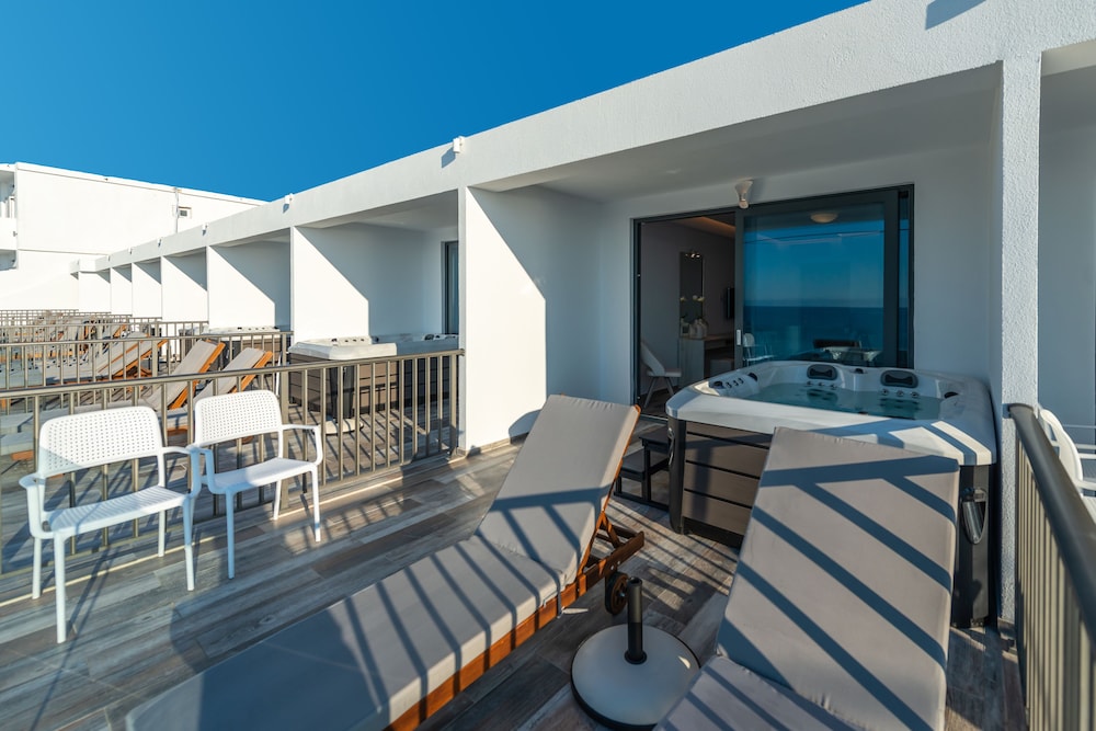 Mandala Seafront Suites 32/38