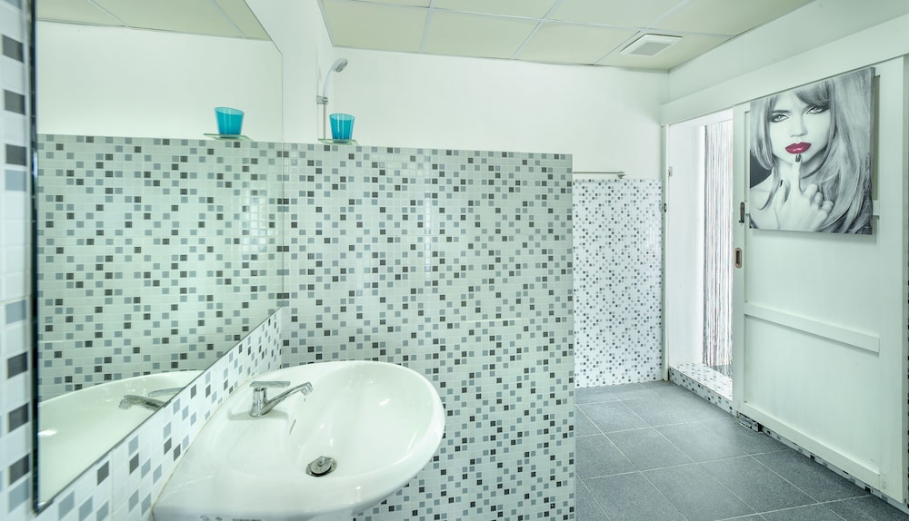 Lucerne Villa Resort 29/34