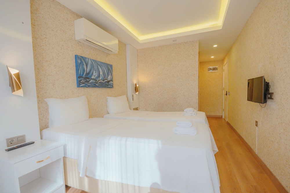 ROOM, TWIN BEDS