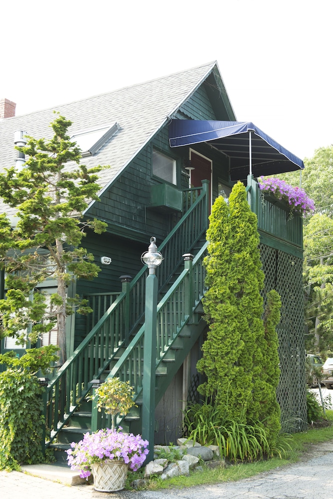 Cape Arundel Inn & Resort 6/49