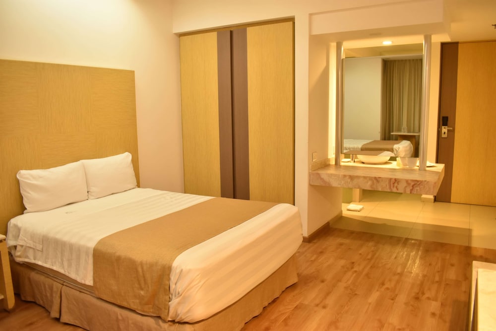 Ramada by Wyndham Mexico City Santa Fe 12/55
