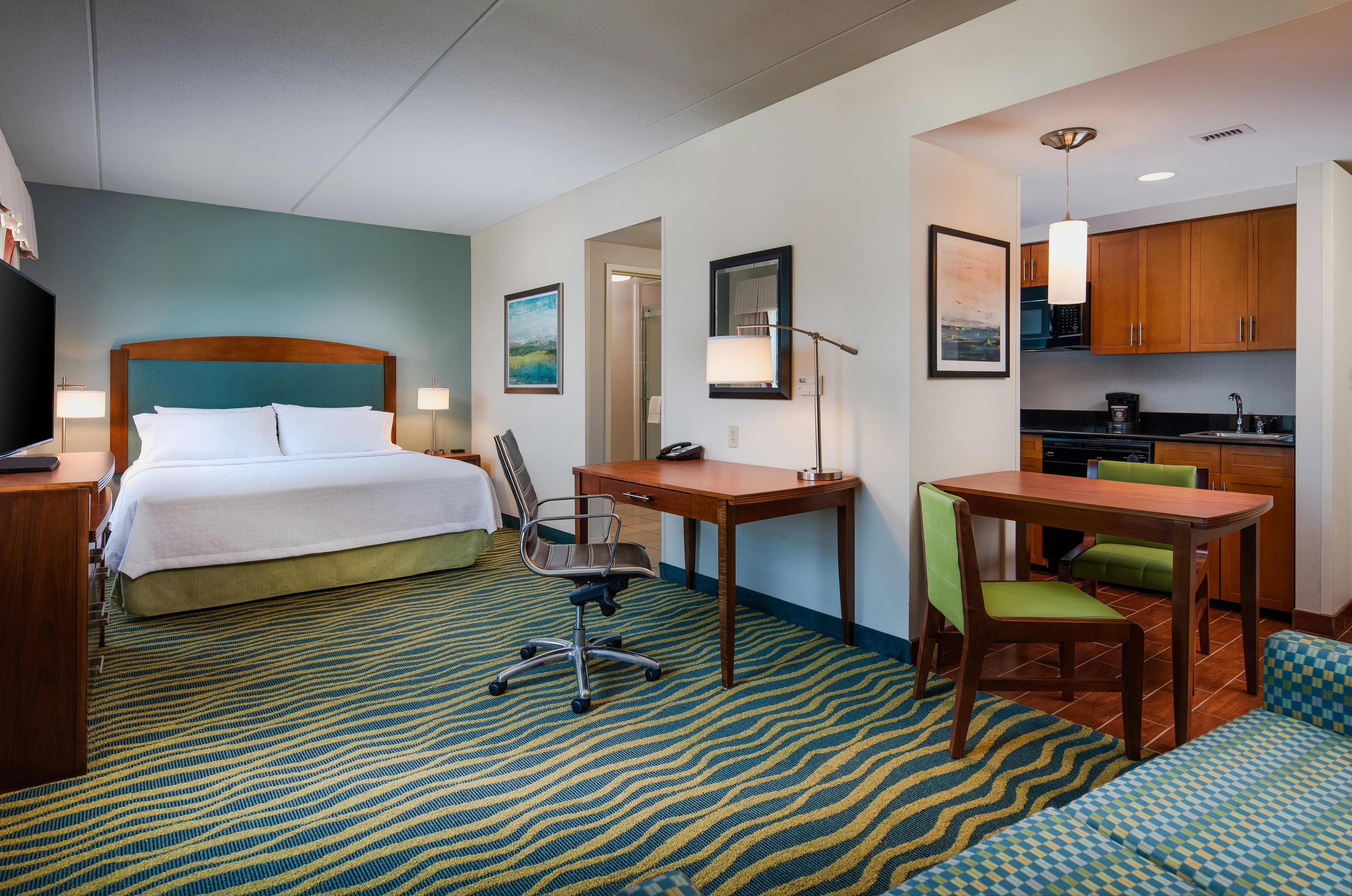 STUDIO, KING BED, ACCESSIBLE