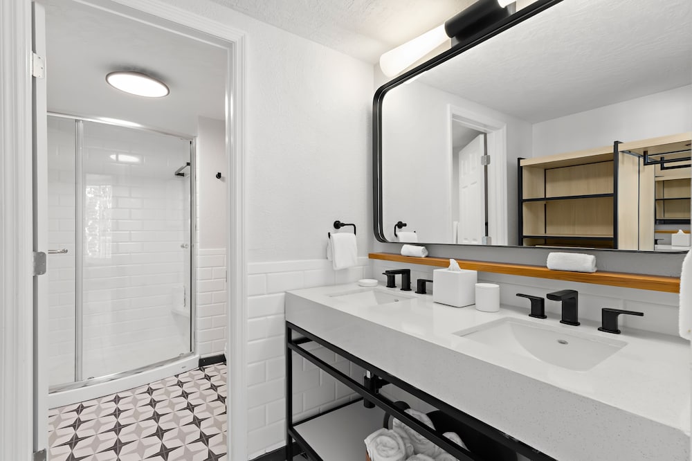 Bellwether Beach Resort 53/54
