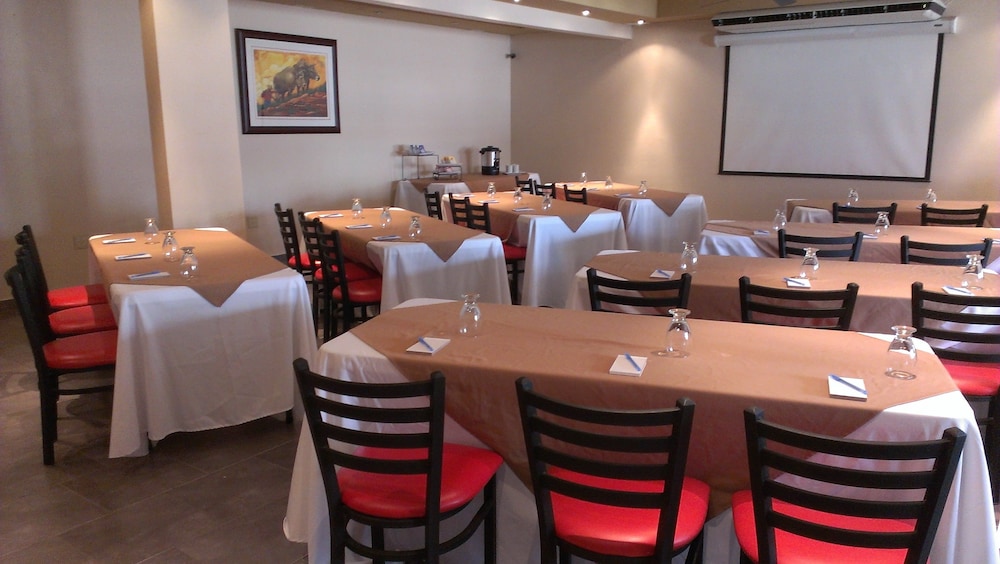 Combate Beach Resort Ex Parador 33/50