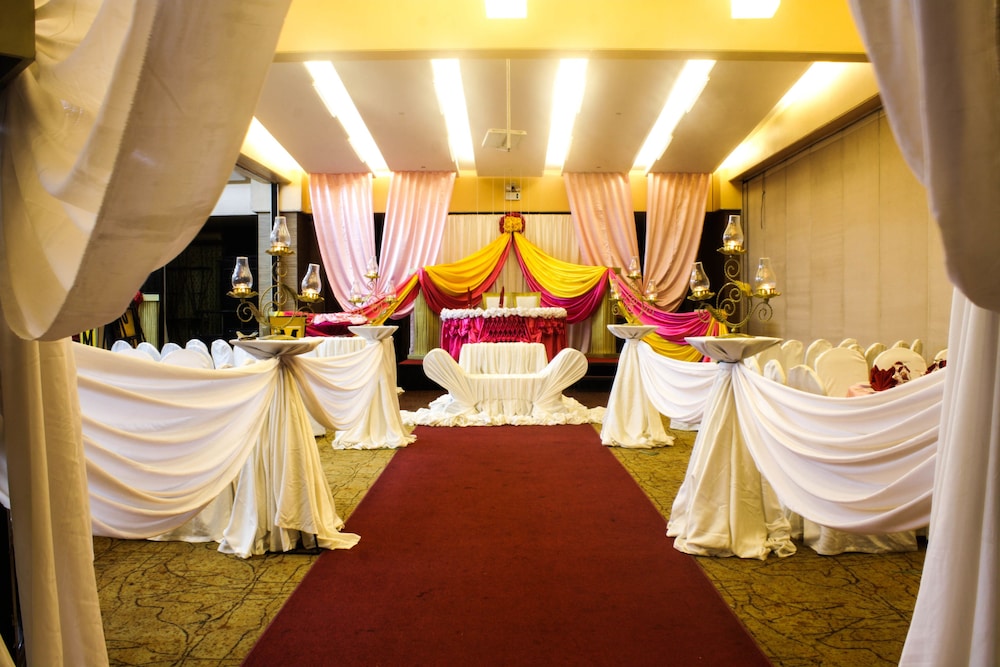 Manila Grand Opera Hotel 50/54