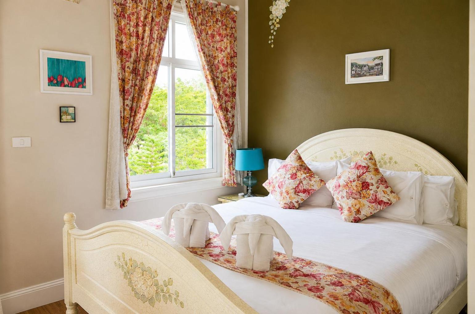 Hillsborough The English Country House 10/50